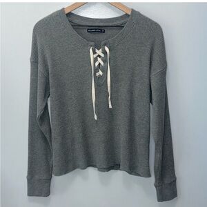 Women’s Abercrombie & Fitch Waffle Knit Lace Up Long Sleeve Top. Size Medium.